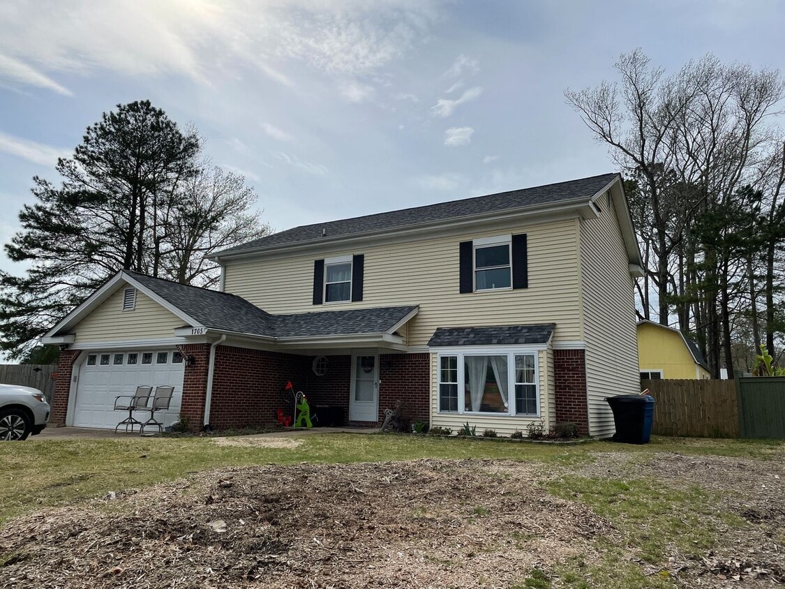 Primary Photo - 4 bedroom home in the Landstown area of Vi...
