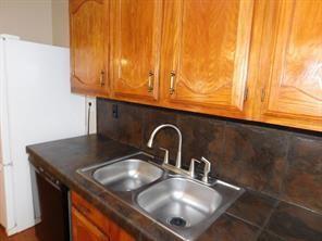 Foto del edificio - 8409 Woodside Rd