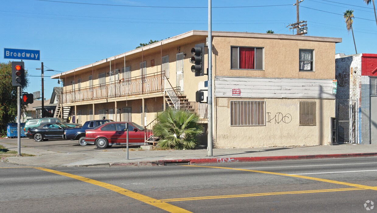 Building Photo - 6821 S Broadway