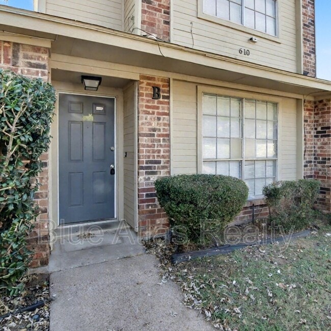 Building Photo - 610 Lillard Rd