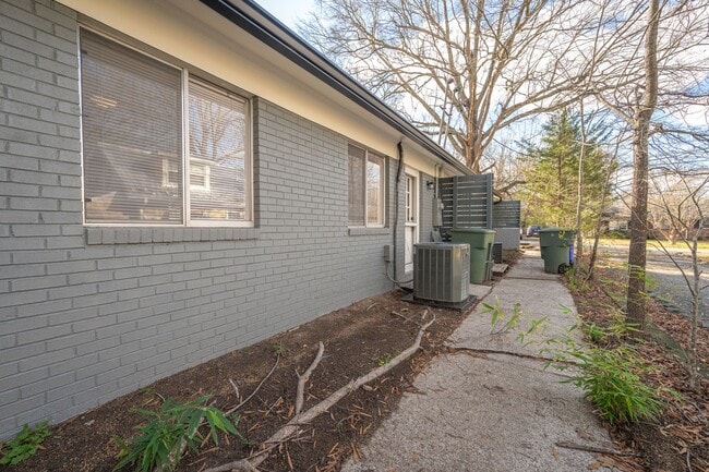 Building Photo - 108 Lindsay Street