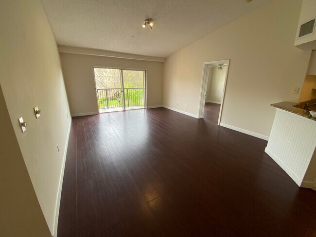 Building Photo - 1100 Crestwood Ct S