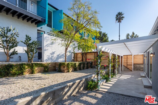 Building Photo - 908 Hyperion Ave