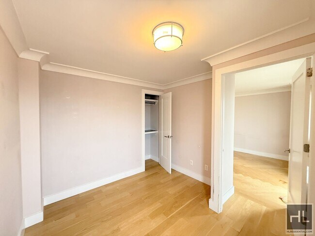Building Photo - Renovated 2 bed 1 bath with washer and dryer - WEST 93 STREET