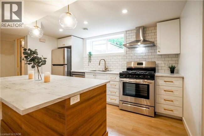 Building Photo - 2528 Hanlon Ave