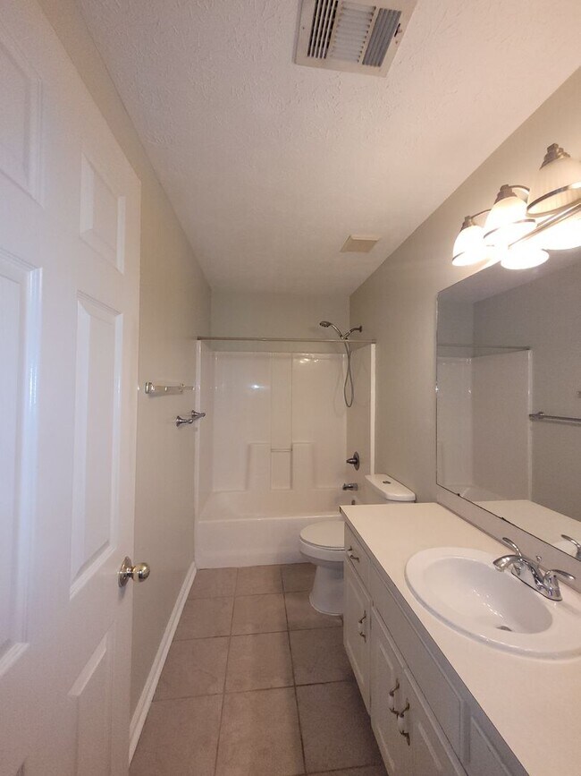 Foto del edificio - 4 BR 2 BA Home