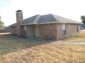 Building Photo - 1725 Dynasty Cir