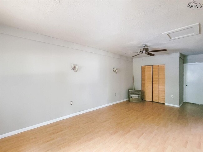 Building Photo - 1421 Deville St