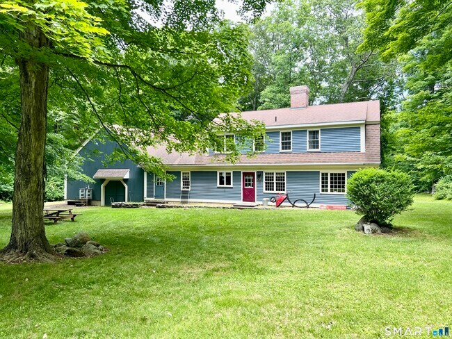 Foto del edificio - 38 Clark Hill Rd