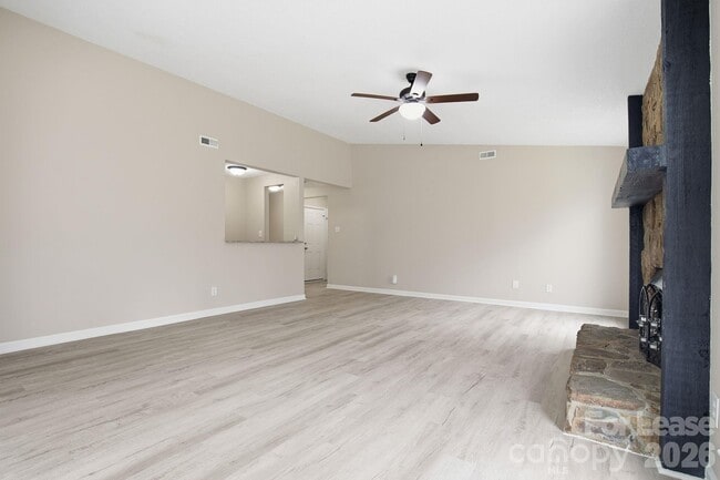 Building Photo - 232 Vista Grande Cir