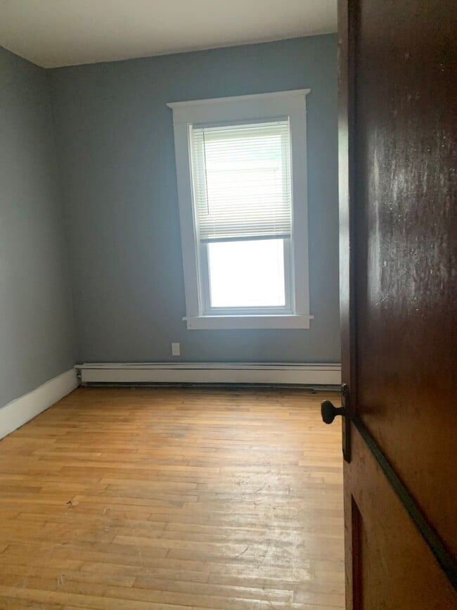 Building Photo - 255 Vrooman Ave