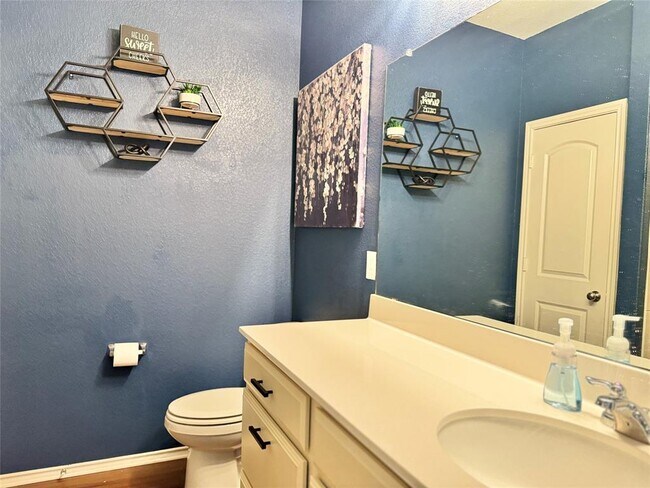 Building Photo - 717 Bayberry Cir