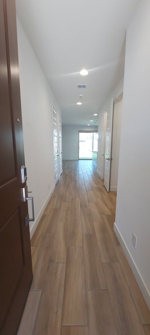 Foto del edificio - This Gorgeous 5 Bedroom 3 Bath Home in Jor...