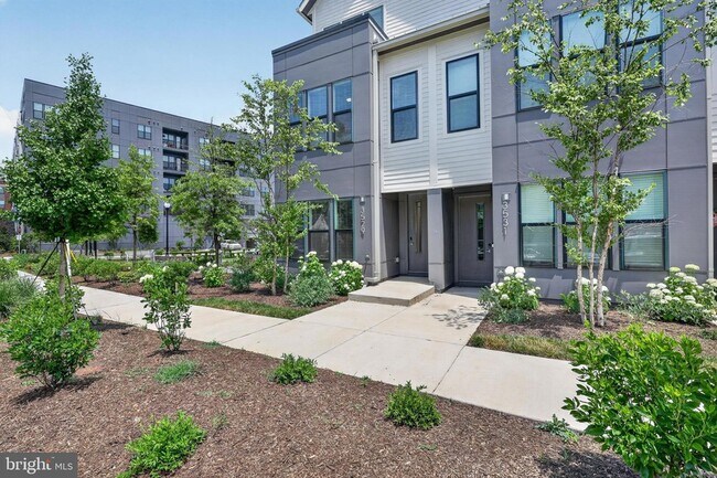 Foto del edificio - 5851 Columbia Pike