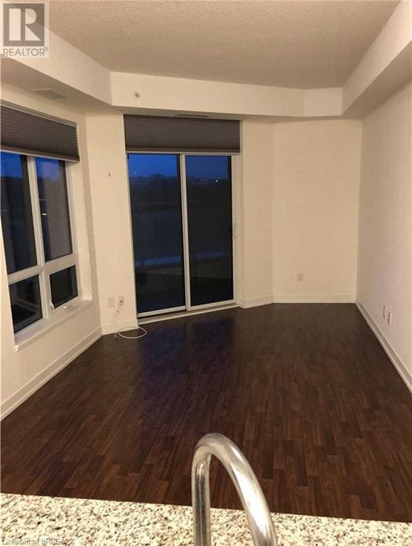 Building Photo - 840 Queens Plate Dr