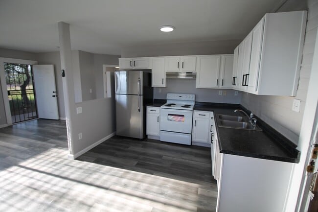 Photo - 704 W Simmons Rd Townhome