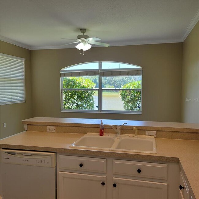 Building Photo - 1402 Millbrook Cir