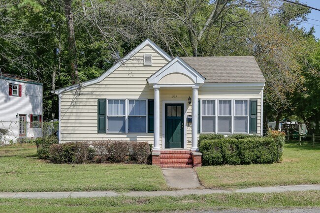 Foto del edificio - 955 Poquoson Ave