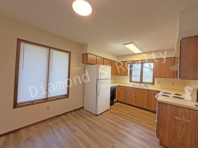 Foto del edificio - All Brick 3-Bedroom Home Available Now!