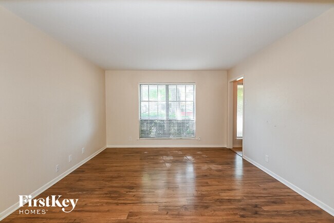 Building Photo - 3002 Harlan Dr