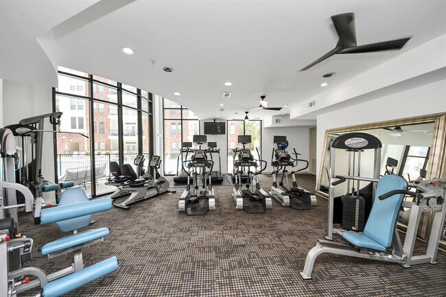 Foto del edificio - 6363 San Felipe St