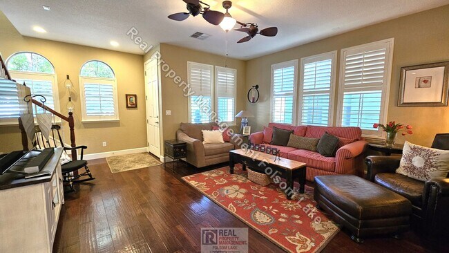 Building Photo - Exquisitely Furnished 3bd 2.5ba - Folsom in The Parkway Neighborhood