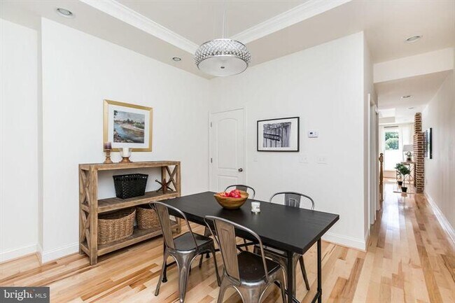 Foto del edificio - 722 Lennox St