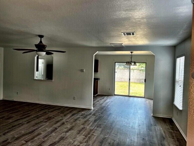 Building Photo - 12313 Drummond Dr