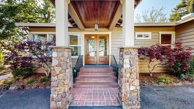 Building Photo - Experience true Wine Country Luxury living...