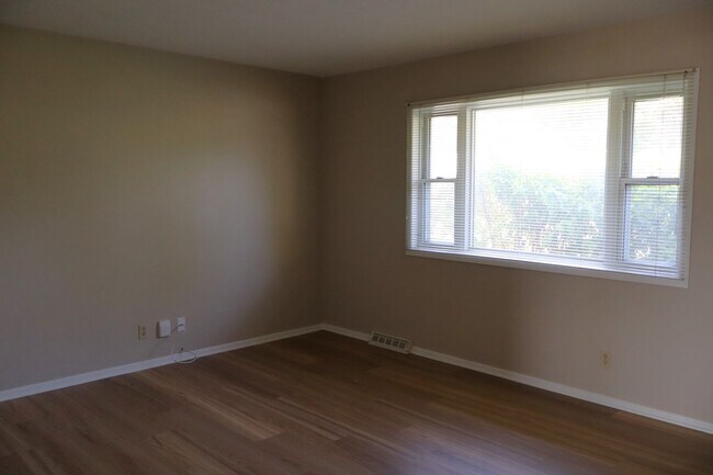 Foto del edificio - 1802 Hilltop Ct