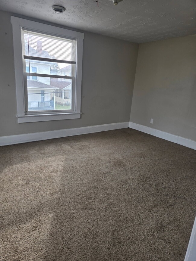 Foto del edificio - 403 Maple Ave