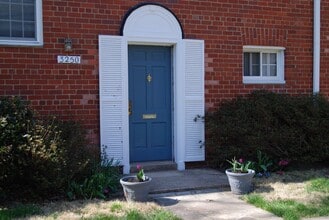 Building Photo - 3250 Martha Custis Dr