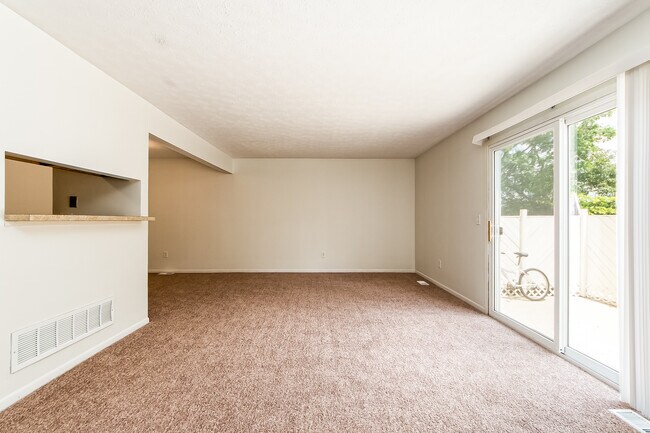 Building Photo - 5266 Captains Ct
