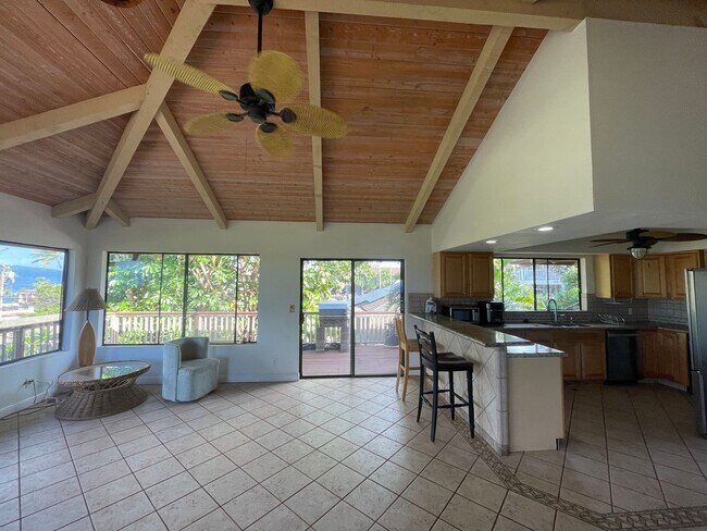 Foto del edificio - Spacious Mahinahina 3 Bedroom