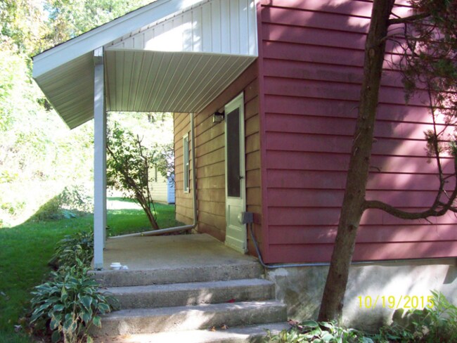 Building Photo - 410 Gaffney Hill Rd