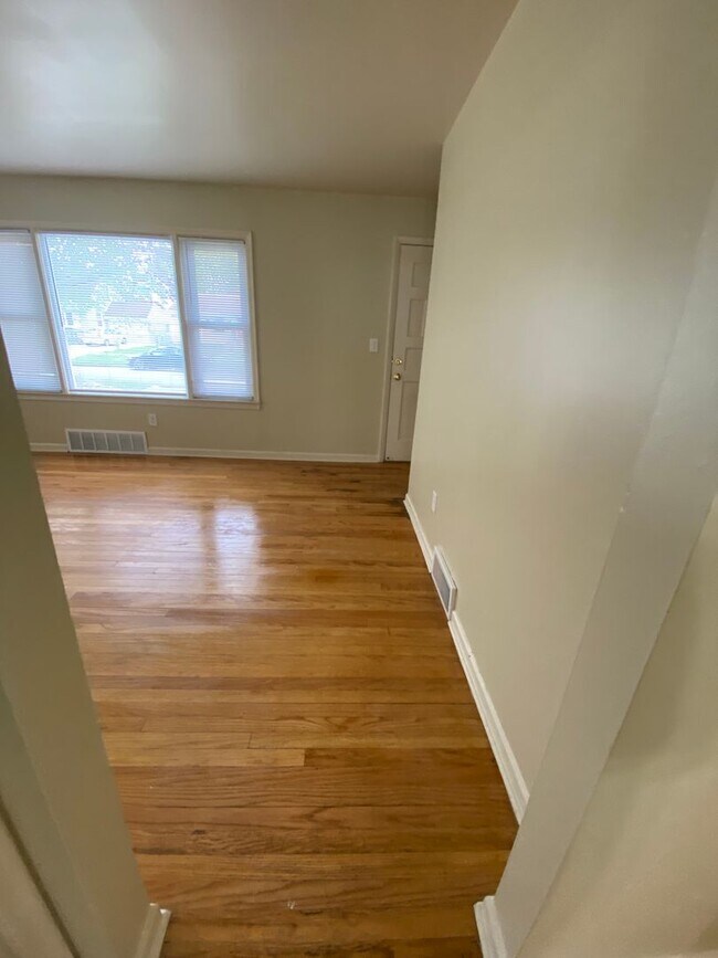 Building Photo - Darling Two-Story Home in Friendly Ypsilan...