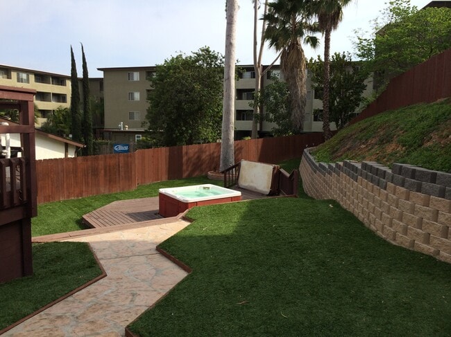 Building Photo - 5060 Leo St