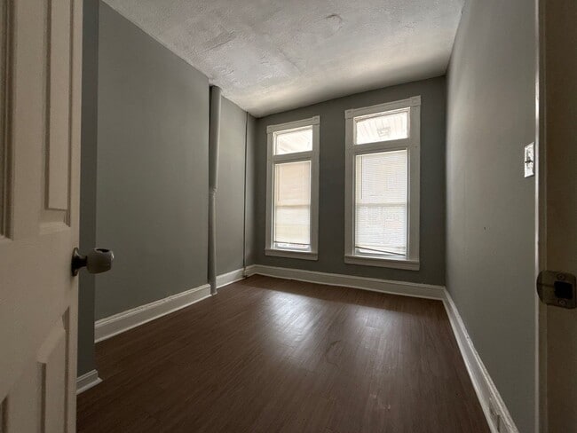 Foto del edificio - Spacious 4 Bedroom House in Baltimore