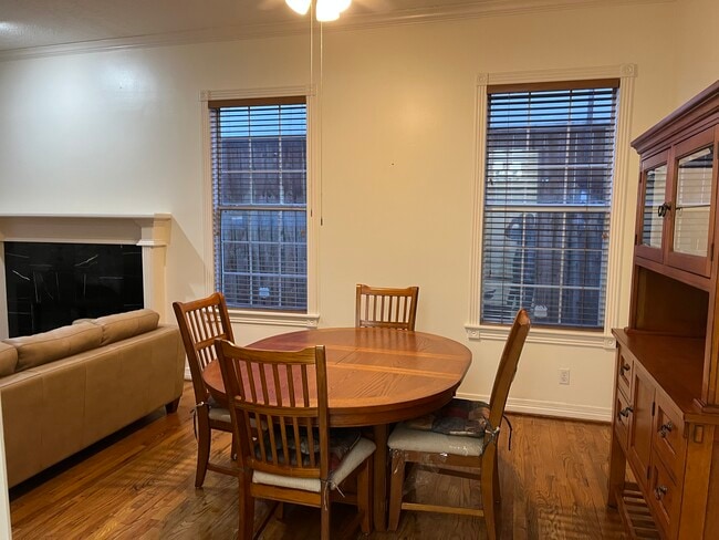 Foto del edificio - 6855 Bellgreen Dr