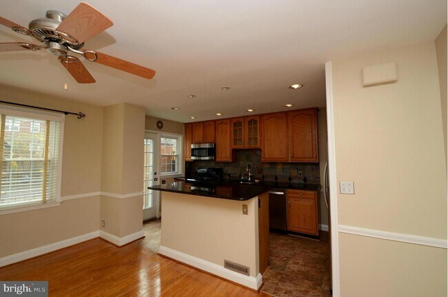 Foto del edificio - 419 Rodgers Ct