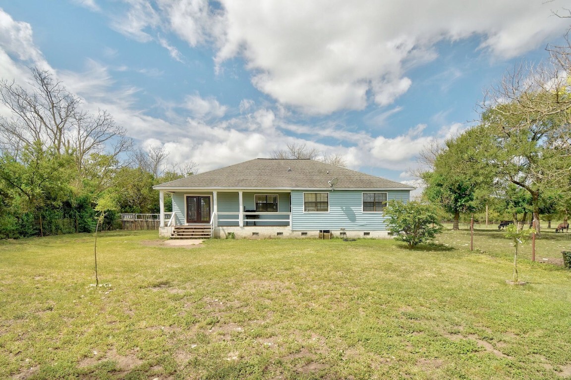 Primary Photo - 105 Deep Lake Cir
