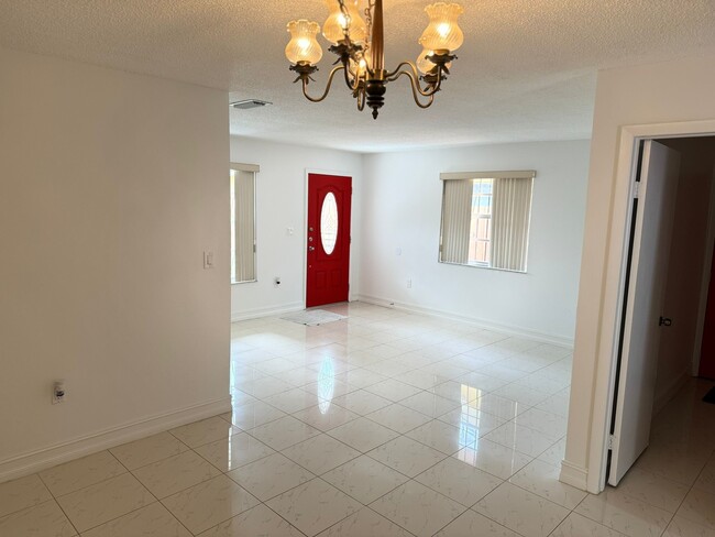 Foto del edificio - 3203 SW 24th Ter