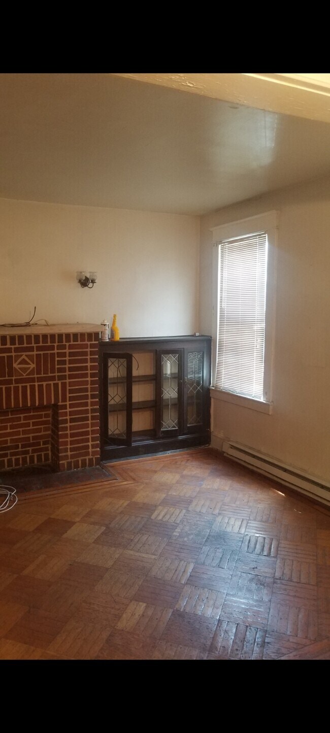 Living room - 3326 Gwynns Falls Pky