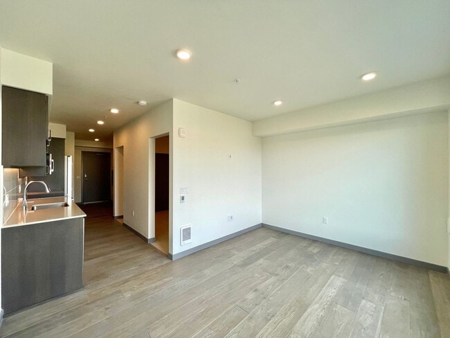 Building Photo - Modern Home For Rent
