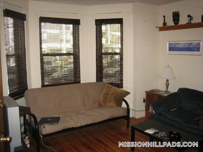Foto del edificio - 1572 Tremont St