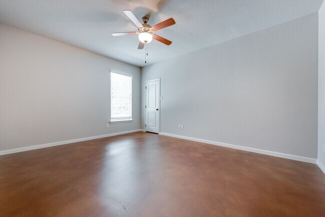 Building Photo - ** MOVE IN SUMMER 7/1/2027 ** 5 Bed 3 Bath...