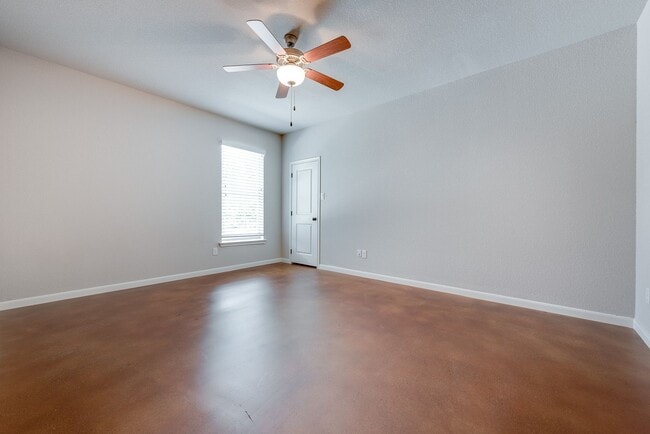 Building Photo - 2538 S University Dr