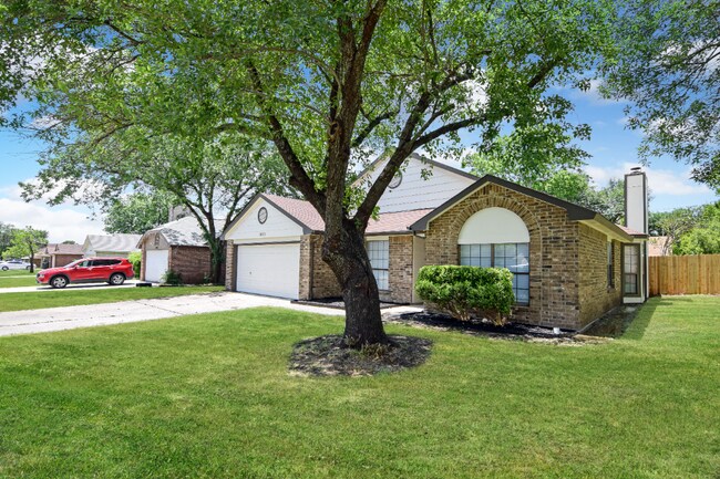 Building Photo - 1823 Meadowbrook Dr