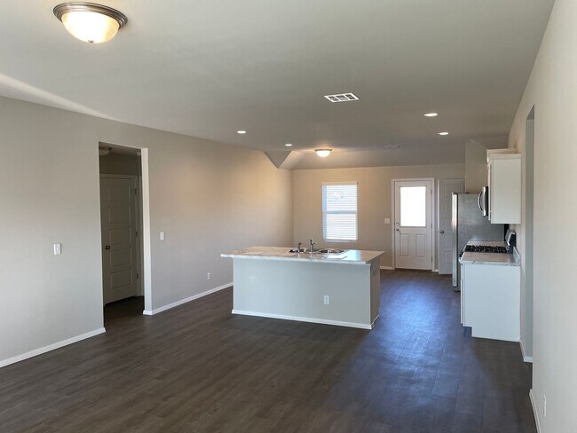 Building Photo - Limited-Time Offer: $99 First Month’s Rent—Secure by 5/22 | Spacious 4-Bed, 2-Bath Home in Bixby