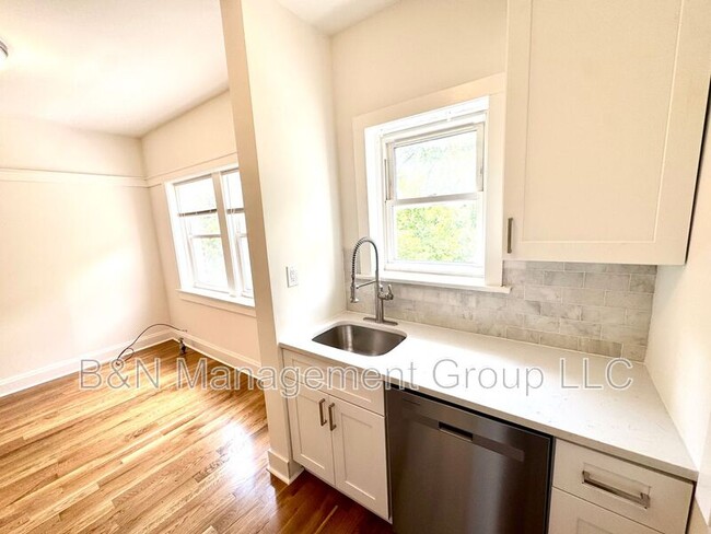 Photo - 1065 W Dakin St Apartment